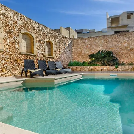 Villa Grand Gozo With Games & Pool *